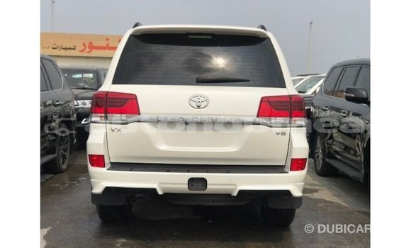 Acheter Import Voiture Toyota Land Cruiser Blanc à Import - Dubai, Iles Acheter Import Voiture Toyota Land Cruiser Blanc à Import - Dubai, Iles