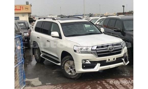 Acheter Import Voiture Toyota Land Cruiser Blanc à Import - Dubai, Iles Acheter Import Voiture Toyota Land Cruiser Blanc à Import - Dubai, Iles