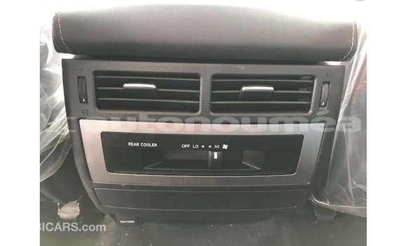 Acheter Import Voiture Toyota Land Cruiser Blanc à Import - Dubai, Iles Acheter Import Voiture Toyota Land Cruiser Blanc à Import - Dubai, Iles