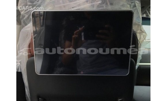 Acheter Import Voiture Toyota Land Cruiser Blanc à Import - Dubai, Iles Acheter Import Voiture Toyota Land Cruiser Blanc à Import - Dubai, Iles