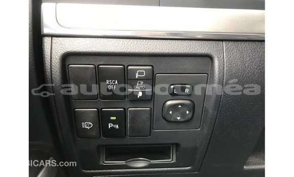 Acheter Import Voiture Toyota Land Cruiser Blanc à Import - Dubai, Iles Acheter Import Voiture Toyota Land Cruiser Blanc à Import - Dubai, Iles