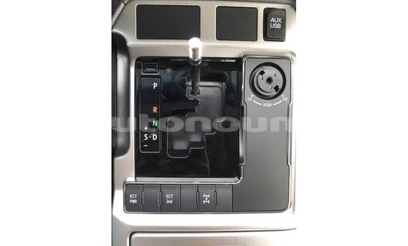 Acheter Import Voiture Toyota Land Cruiser Blanc à Import - Dubai, Iles Acheter Import Voiture Toyota Land Cruiser Blanc à Import - Dubai, Iles