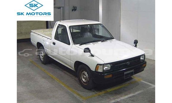 Acheter Import Voiture Toyota Hilux Blanc à Import - Dubai, Iles Acheter Import Voiture Toyota Hilux Blanc à Import - Dubai, Iles
