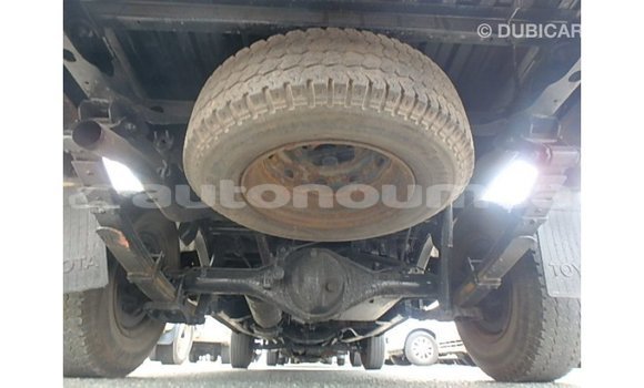 Buy Import Toyota Hilux White Car in Import - Dubai in Iles Buy Import Toyota Hilux White Car in Import - Dubai in Iles