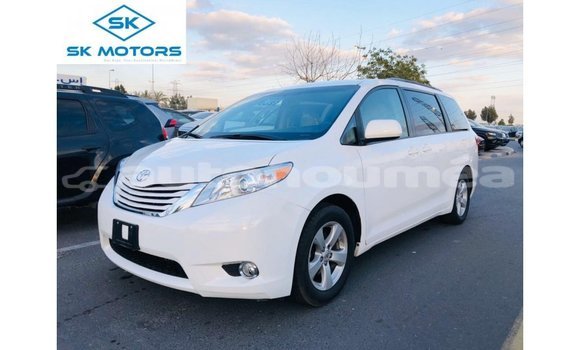 Acheter Import Voiture Toyota Sienna Blanc à Import - Dubai, Iles Acheter Import Voiture Toyota Sienna Blanc à Import - Dubai, Iles