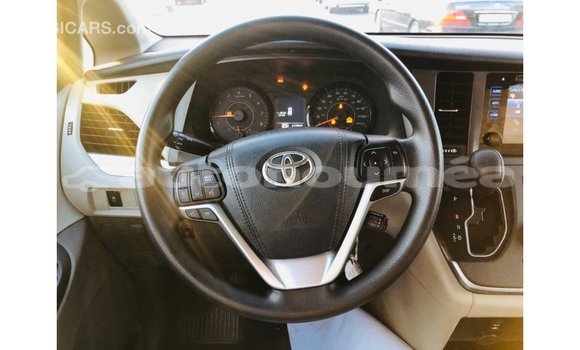 Buy Import Toyota Sienna White Car in Import - Dubai in Iles Buy Import Toyota Sienna White Car in Import - Dubai in Iles