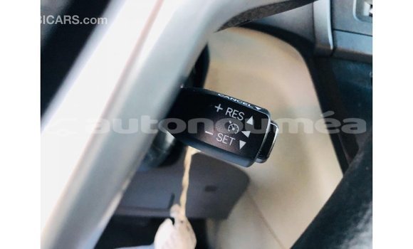 Buy Import Toyota Sienna White Car in Import - Dubai in Iles Buy Import Toyota Sienna White Car in Import - Dubai in Iles