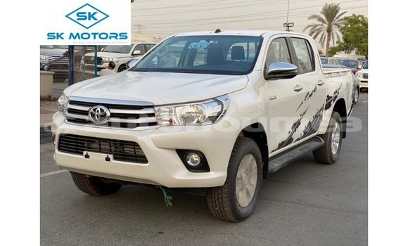 Medium with watermark toyota hilux iles import dubai 3917