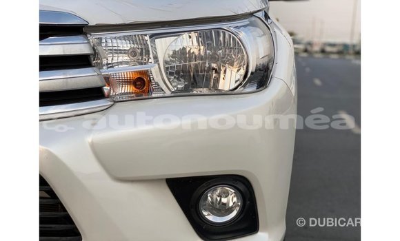 Acheter Import Voiture Toyota Hilux Blanc à Import - Dubai, Iles Acheter Import Voiture Toyota Hilux Blanc à Import - Dubai, Iles