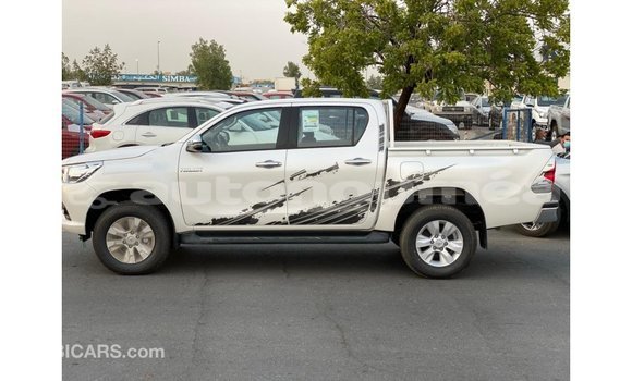 Acheter Import Voiture Toyota Hilux Blanc à Import - Dubai, Iles Acheter Import Voiture Toyota Hilux Blanc à Import - Dubai, Iles