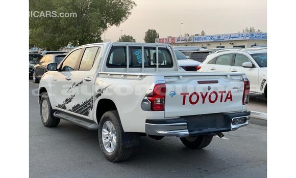 Acheter Import Voiture Toyota Hilux Blanc à Import - Dubai, Iles Acheter Import Voiture Toyota Hilux Blanc à Import - Dubai, Iles