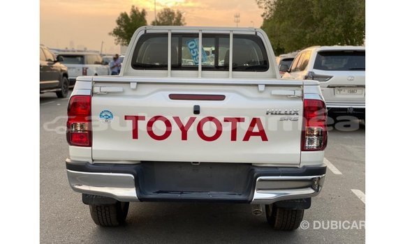 Acheter Import Voiture Toyota Hilux Blanc à Import - Dubai, Iles Acheter Import Voiture Toyota Hilux Blanc à Import - Dubai, Iles