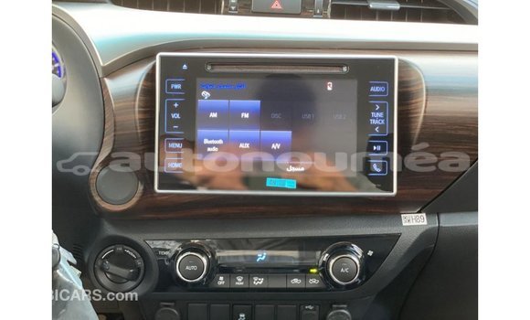 Acheter Import Voiture Toyota Hilux Blanc à Import - Dubai, Iles Acheter Import Voiture Toyota Hilux Blanc à Import - Dubai, Iles