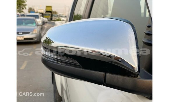 Acheter Import Voiture Toyota Hilux Blanc à Import - Dubai, Iles Acheter Import Voiture Toyota Hilux Blanc à Import - Dubai, Iles