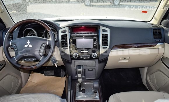 Buy Import Mitsubishi Pajero White Car in Import - Dubai in Iles Buy Import Mitsubishi Pajero White Car in Import - Dubai in Iles