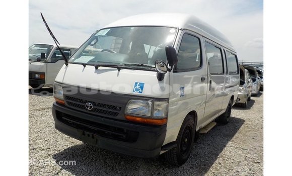 Acheter Import Voiture Toyota Hiace Blanc à Import - Dubai, Iles Acheter Import Voiture Toyota Hiace Blanc à Import - Dubai, Iles