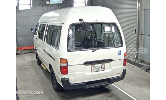 Acheter Import Voiture Toyota Hiace Blanc à Import - Dubai, Iles Acheter Import Voiture Toyota Hiace Blanc à Import - Dubai, Iles