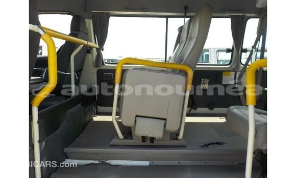 Acheter Import Voiture Toyota Hiace Blanc à Import - Dubai, Iles Acheter Import Voiture Toyota Hiace Blanc à Import - Dubai, Iles