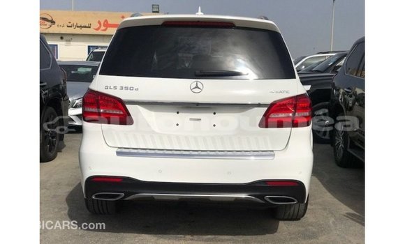 Buy Import Mercedes-Benz 190 White Car in Import - Dubai in Iles Buy Import Mercedes-Benz 190 White Car in Import - Dubai in Iles