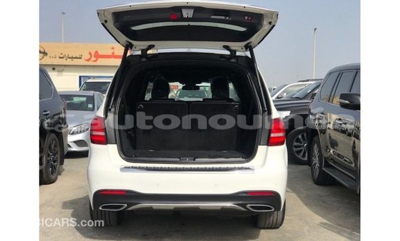 Buy Import Mercedes-Benz 190 White Car in Import - Dubai in Iles Buy Import Mercedes-Benz 190 White Car in Import - Dubai in Iles