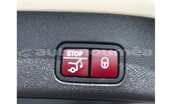 Buy Import Mercedes-Benz 190 White Car in Import - Dubai in Iles Buy Import Mercedes-Benz 190 White Car in Import - Dubai in Iles