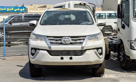 Buy Import Toyota Fortuner White Car in Import - Dubai in Iles Buy Import Toyota Fortuner White Car in Import - Dubai in Iles