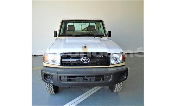 Buy Import Toyota Land Cruiser Beige Car in Import - Dubai in Iles