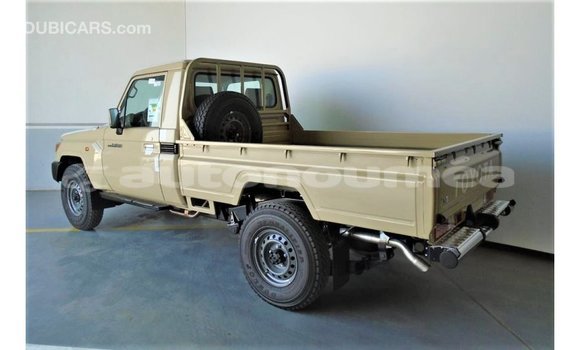 Buy Import Toyota Land Cruiser Beige Car in Import - Dubai in Iles Buy Import Toyota Land Cruiser Beige Car in Import - Dubai in Iles