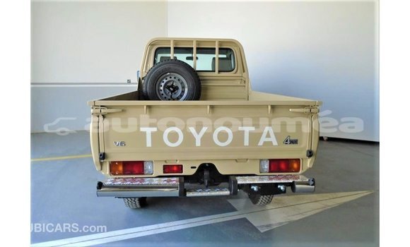 Buy Import Toyota Land Cruiser Beige Car in Import - Dubai in Iles Buy Import Toyota Land Cruiser Beige Car in Import - Dubai in Iles