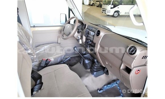 Buy Import Toyota Land Cruiser Beige Car in Import - Dubai in Iles Buy Import Toyota Land Cruiser Beige Car in Import - Dubai in Iles