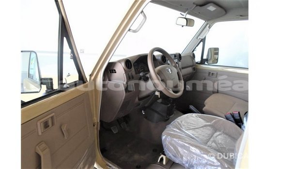Buy Import Toyota Land Cruiser Beige Car in Import - Dubai in Iles Buy Import Toyota Land Cruiser Beige Car in Import - Dubai in Iles