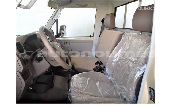 Buy Import Toyota Land Cruiser Beige Car in Import - Dubai in Iles Buy Import Toyota Land Cruiser Beige Car in Import - Dubai in Iles