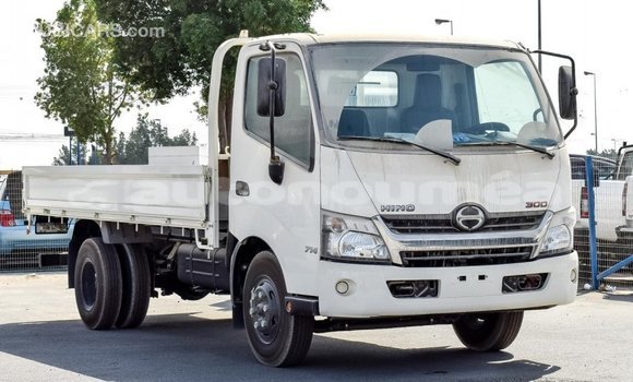 Buy Import Hino 300 Series White Truck in Import - Dubai in Iles Buy Import Hino 300 Series White Truck in Import - Dubai in Iles
