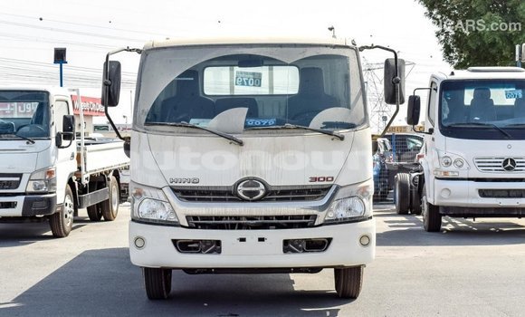 Buy Import Hino 300 Series White Truck in Import - Dubai in Iles Buy Import Hino 300 Series White Truck in Import - Dubai in Iles