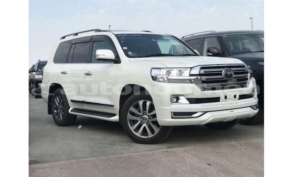 Acheter Import Voiture Toyota Land Cruiser Blanc à Import - Dubai, Iles Acheter Import Voiture Toyota Land Cruiser Blanc à Import - Dubai, Iles