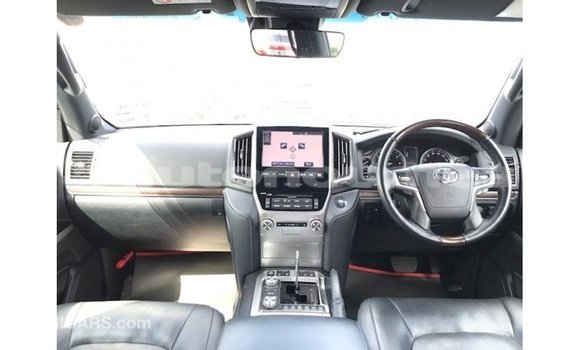 Acheter Import Voiture Toyota Land Cruiser Blanc à Import - Dubai, Iles Acheter Import Voiture Toyota Land Cruiser Blanc à Import - Dubai, Iles