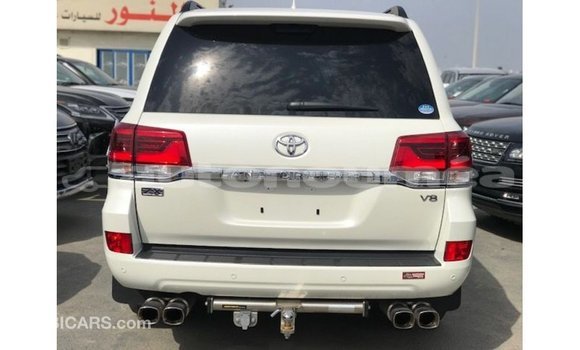 Acheter Import Voiture Toyota Land Cruiser Blanc à Import - Dubai, Iles Acheter Import Voiture Toyota Land Cruiser Blanc à Import - Dubai, Iles