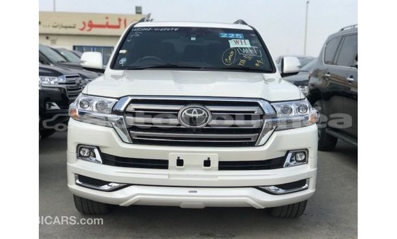 Acheter Import Voiture Toyota Land Cruiser Blanc à Import - Dubai, Iles Acheter Import Voiture Toyota Land Cruiser Blanc à Import - Dubai, Iles