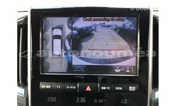 Acheter Import Voiture Toyota Land Cruiser Blanc à Import - Dubai, Iles Acheter Import Voiture Toyota Land Cruiser Blanc à Import - Dubai, Iles