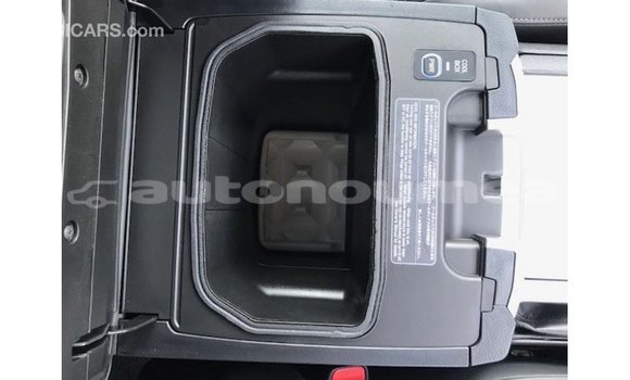 Acheter Import Voiture Toyota Land Cruiser Blanc à Import - Dubai, Iles Acheter Import Voiture Toyota Land Cruiser Blanc à Import - Dubai, Iles