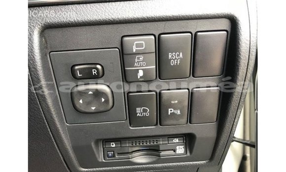 Acheter Import Voiture Toyota Land Cruiser Blanc à Import - Dubai, Iles Acheter Import Voiture Toyota Land Cruiser Blanc à Import - Dubai, Iles