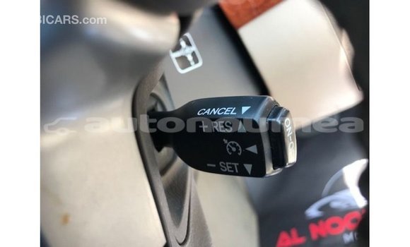 Acheter Import Voiture Toyota Land Cruiser Rouge à Import - Dubai, Iles Acheter Import Voiture Toyota Land Cruiser Rouge à Import - Dubai, Iles