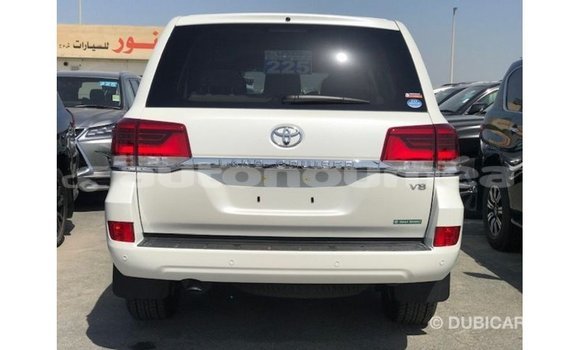 Acheter Import Voiture Toyota Land Cruiser Blanc à Import - Dubai, Iles Acheter Import Voiture Toyota Land Cruiser Blanc à Import - Dubai, Iles