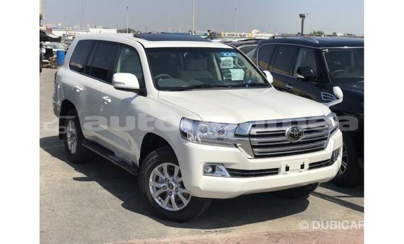 Acheter Import Voiture Toyota Land Cruiser Blanc à Import - Dubai, Iles Acheter Import Voiture Toyota Land Cruiser Blanc à Import - Dubai, Iles