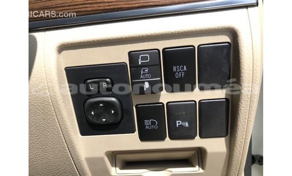 Acheter Import Voiture Toyota Land Cruiser Blanc à Import - Dubai, Iles Acheter Import Voiture Toyota Land Cruiser Blanc à Import - Dubai, Iles