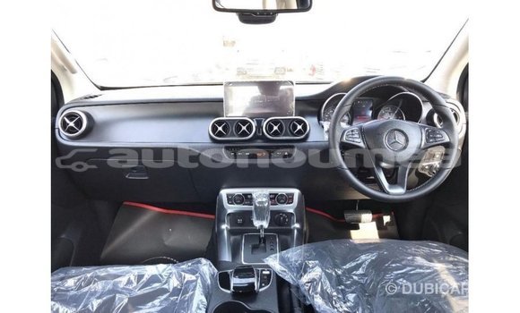 Acheter Import Voiture Mercedes-Benz 250 Noir à Import - Dubai, Iles Acheter Import Voiture Mercedes-Benz 250 Noir à Import - Dubai, Iles