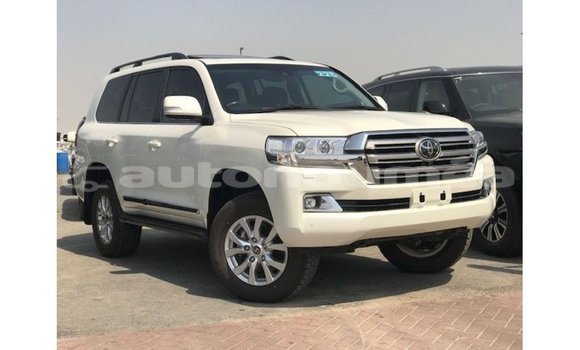 Acheter Import Voiture Toyota Land Cruiser Blanc à Import - Dubai, Iles Acheter Import Voiture Toyota Land Cruiser Blanc à Import - Dubai, Iles