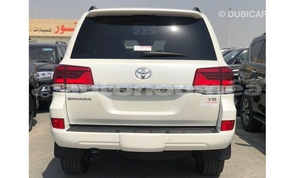 Acheter Import Voiture Toyota Land Cruiser Blanc à Import - Dubai, Iles Acheter Import Voiture Toyota Land Cruiser Blanc à Import - Dubai, Iles