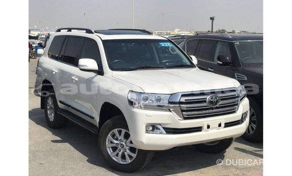 Acheter Import Voiture Toyota Land Cruiser Blanc à Import - Dubai, Iles Acheter Import Voiture Toyota Land Cruiser Blanc à Import - Dubai, Iles