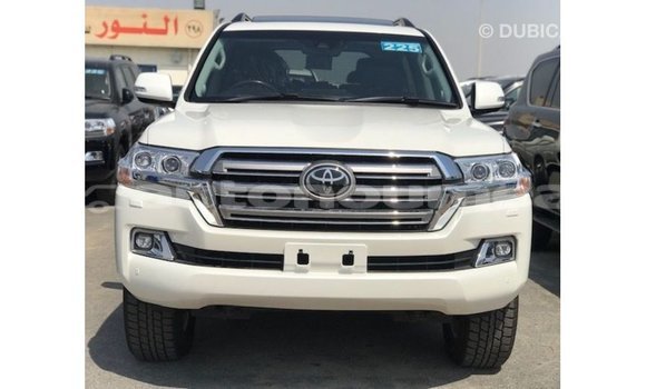 Acheter Import Voiture Toyota Land Cruiser Blanc à Import - Dubai, Iles Acheter Import Voiture Toyota Land Cruiser Blanc à Import - Dubai, Iles